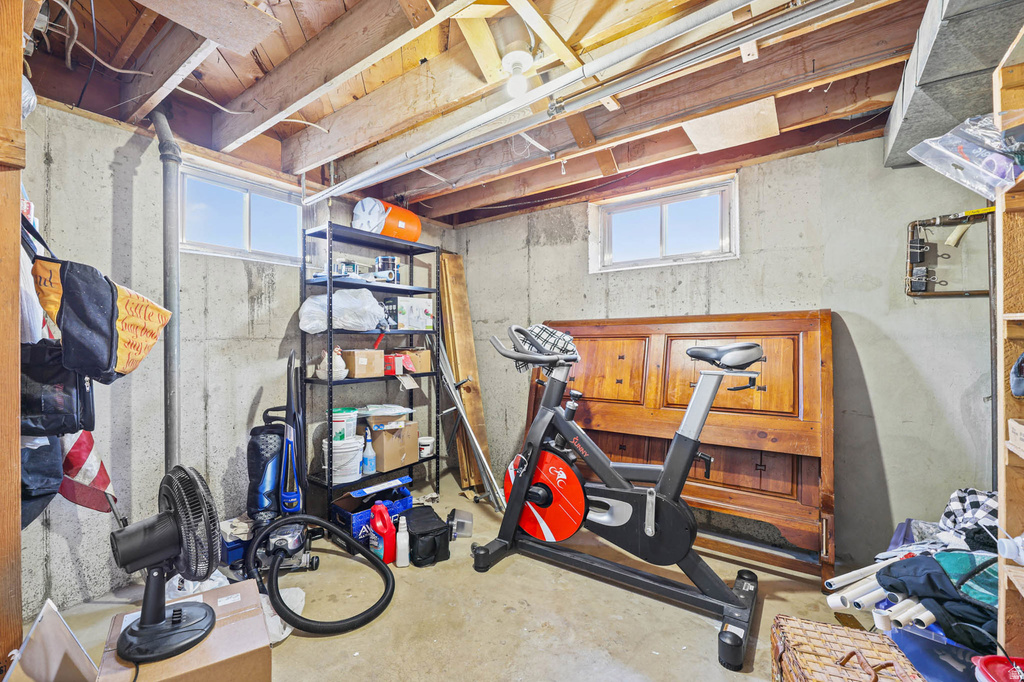 5476 S 2100 W Roy, UT 84067