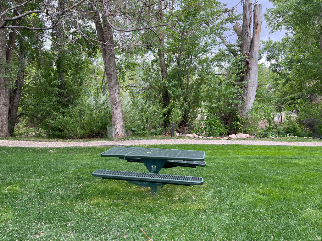 1672 S CANYONWOODS Ogden, UT 84404