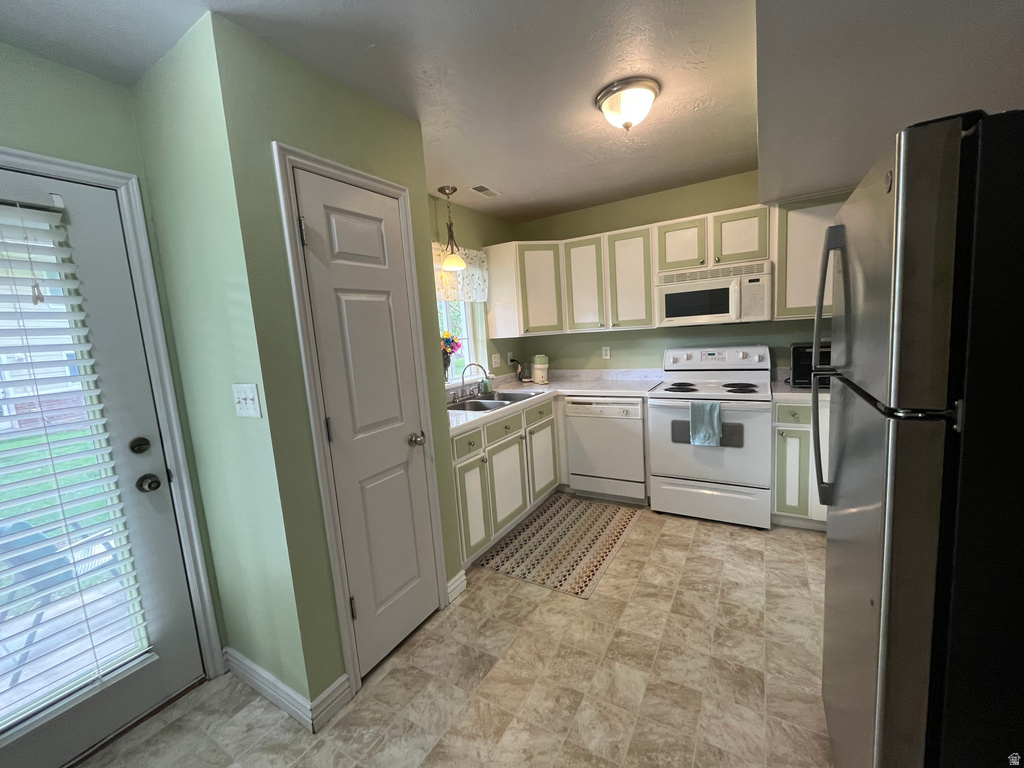 1672 S CANYONWOODS Ogden, UT 84404