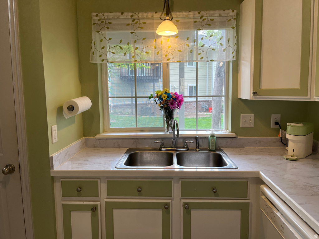 1672 S CANYONWOODS Ogden, UT 84404