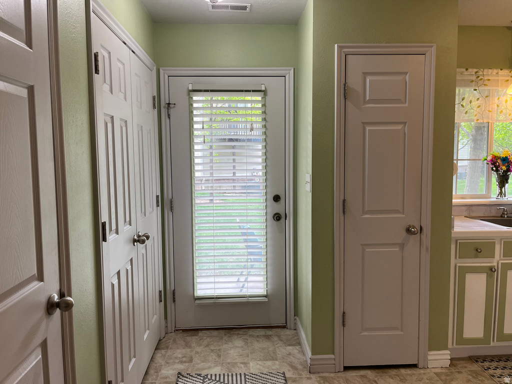 1672 S CANYONWOODS Ogden, UT 84404