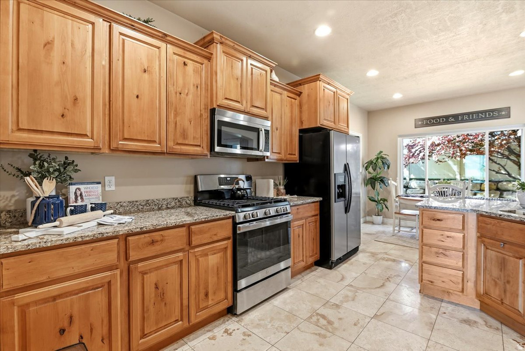 2421 S MAVERICK RD Saratoga Springs, UT 84045