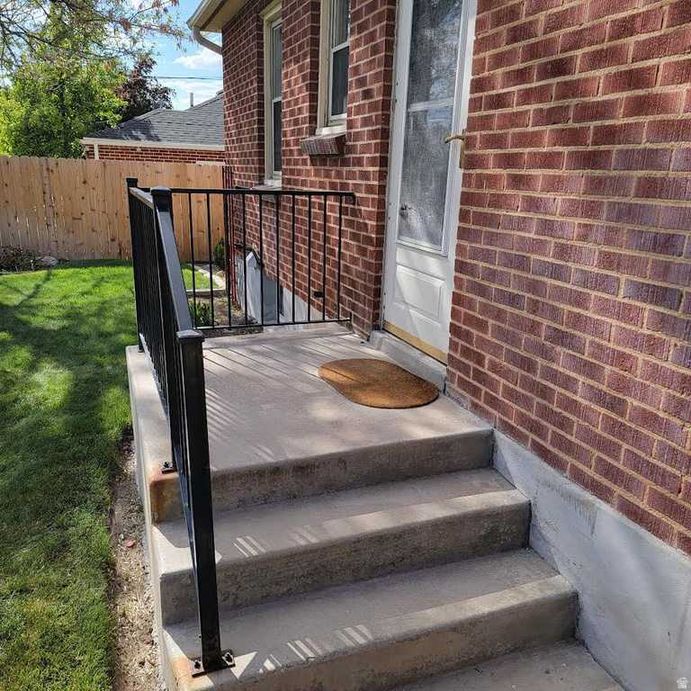 2040 E WHITE CIR Salt Lake City, UT 84109