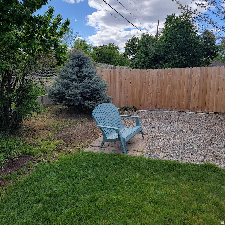 2040 E WHITE CIR Salt Lake City, UT 84109