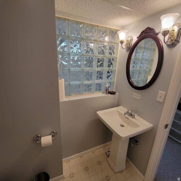 2040 E WHITE CIR Salt Lake City, UT 84109