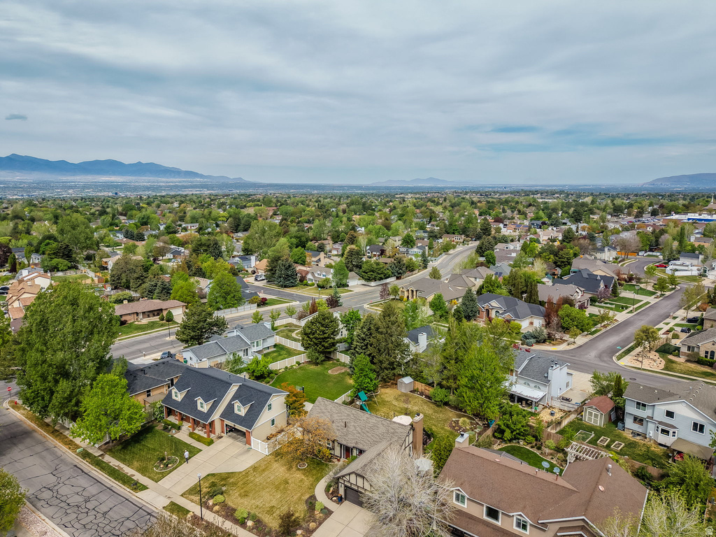 2373 E GLACIER DR Sandy, UT 84092