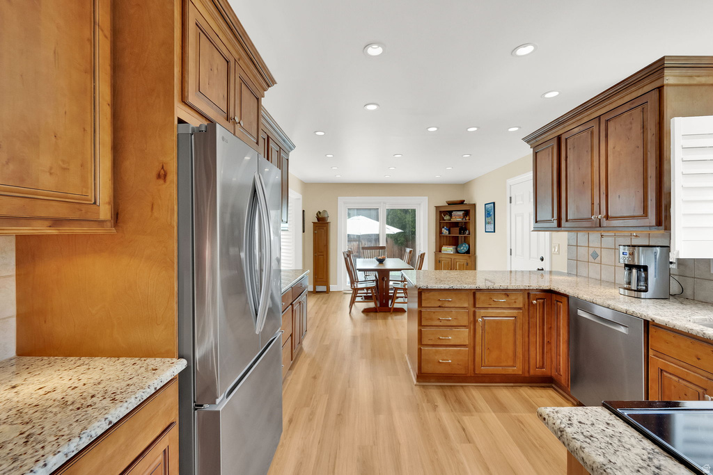 2373 E GLACIER DR Sandy, UT 84092