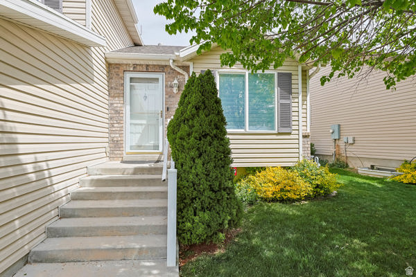 156 CRYSTAL BAY DR Stansbury Park, UT 84074