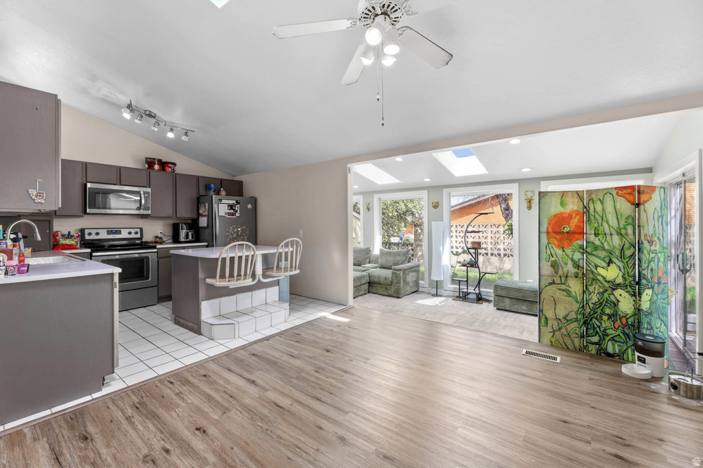 6883 S 2510 E Cottonwood Heights, UT 84121