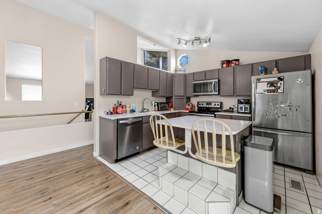 6883 S 2510 E Cottonwood Heights, UT 84121