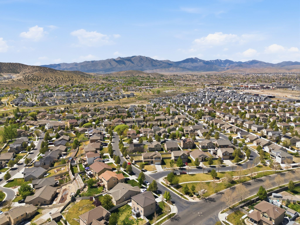 7715 N BRIDLEWAY RD Eagle Mountain, UT 84005