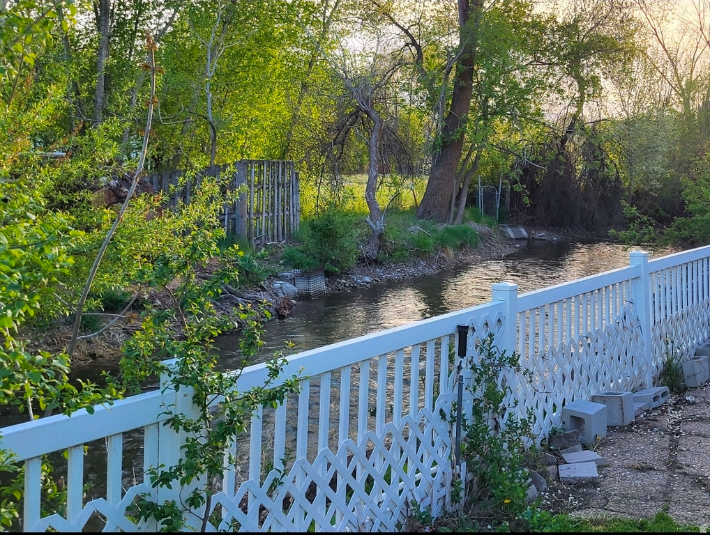 606 E LERUISSEAU DR Logan, UT 84321