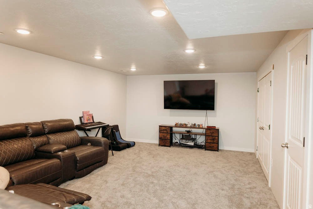 5655 S 4525 W Hooper, UT 84315