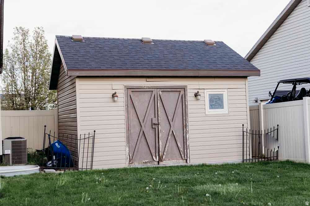 5655 S 4525 W Hooper, UT 84315