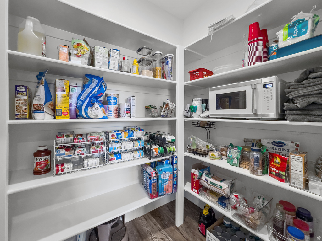 2574 W 1900 N Farr West, UT 84404