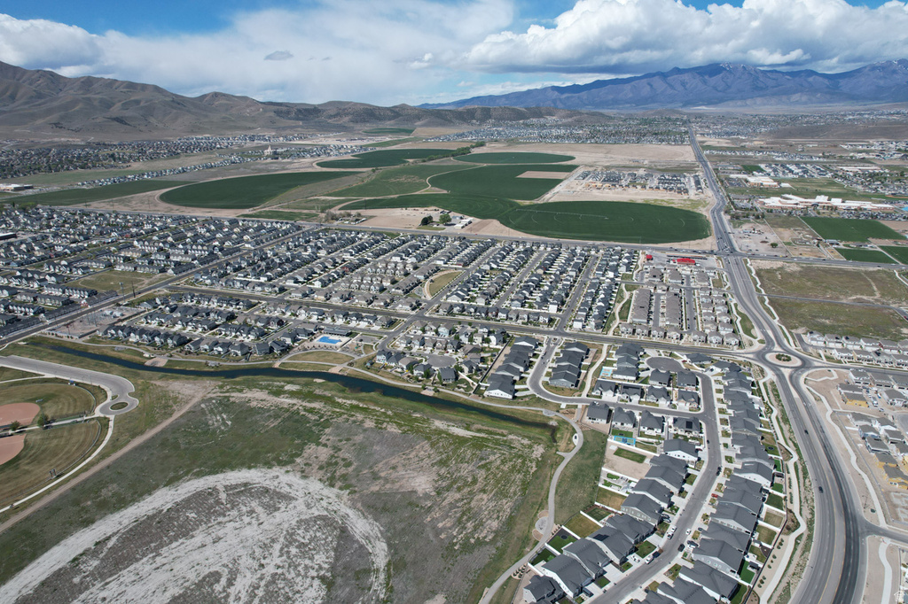 329 E EMPIRE SPRINGS DR Saratoga Springs, UT 84045