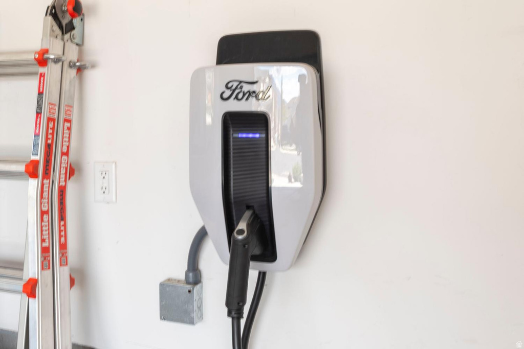 4061 E BARTON CREEK DR Eagle Mountain, UT 84005