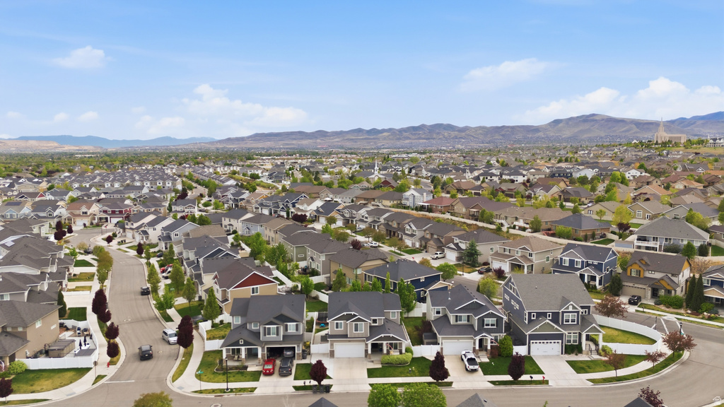 3763 W GRASSY MEADOW DR South Jordan, UT 84009