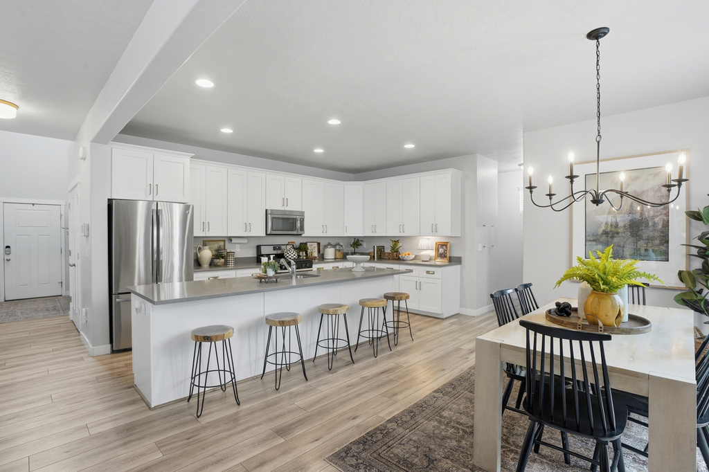 3763 W GRASSY MEADOW DR South Jordan, UT 84009