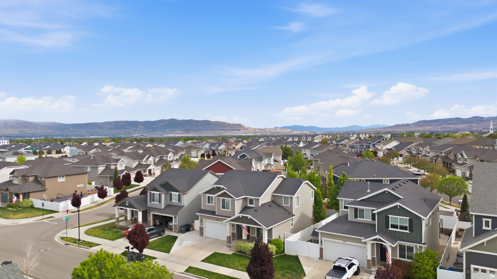 3763 W GRASSY MEADOW DR South Jordan, UT 84009