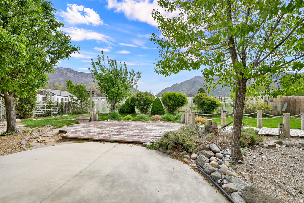 7422 S SHAY LN South Weber, UT 84405