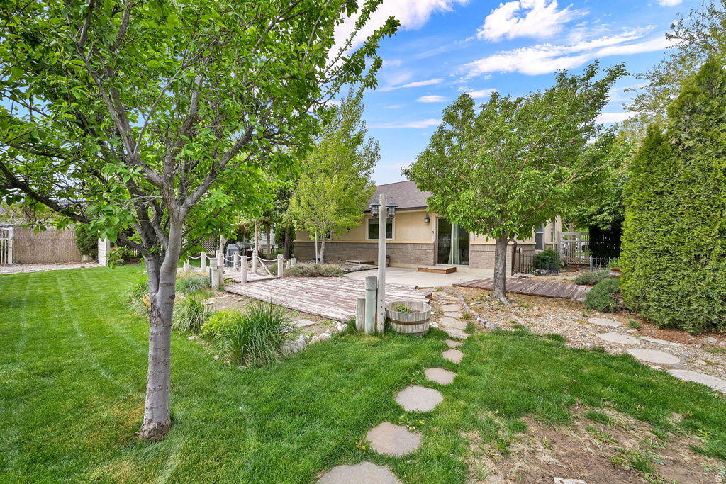 7422 S SHAY LN South Weber, UT 84405