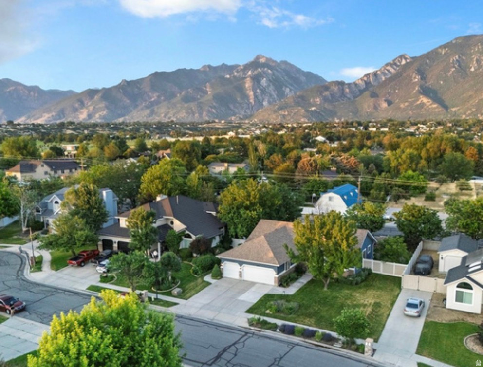 11051 S LONGDALE CIR Sandy, UT 84092