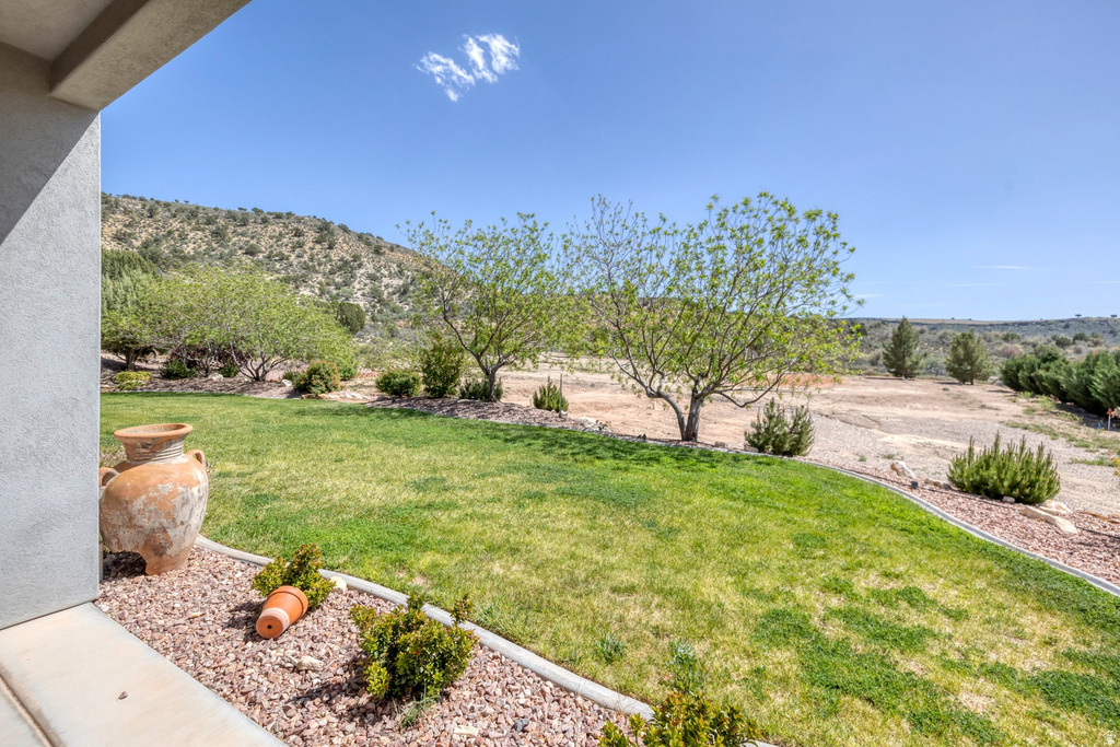 947 W AMETHYST DR St George, UT 84770