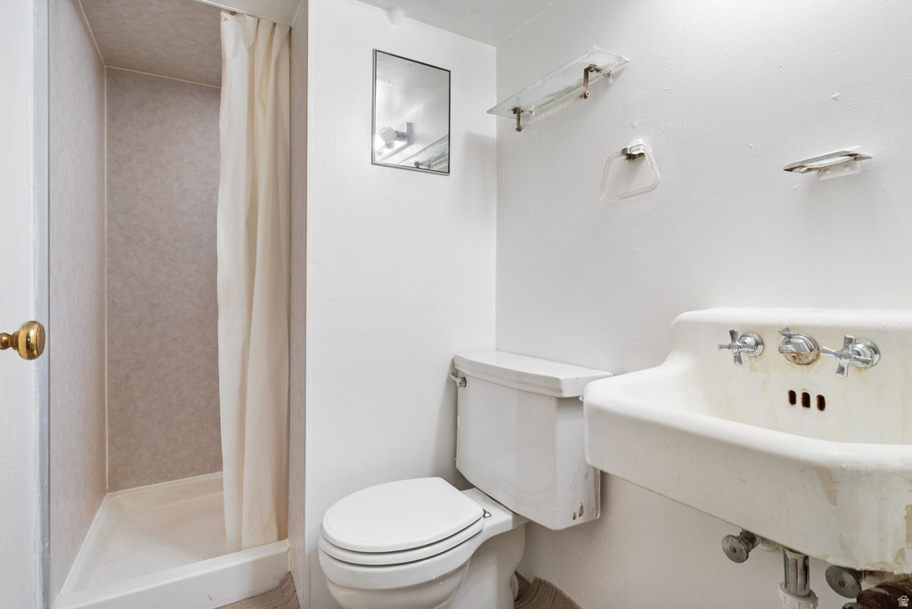 661 W FERN DR Midvale, UT 84047