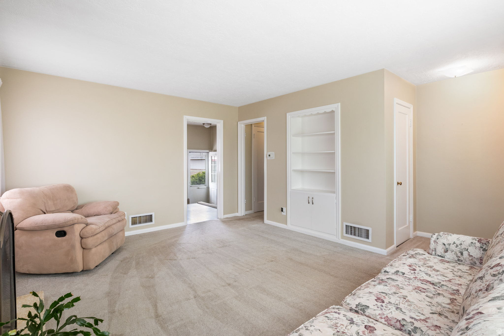 661 W FERN DR Midvale, UT 84047