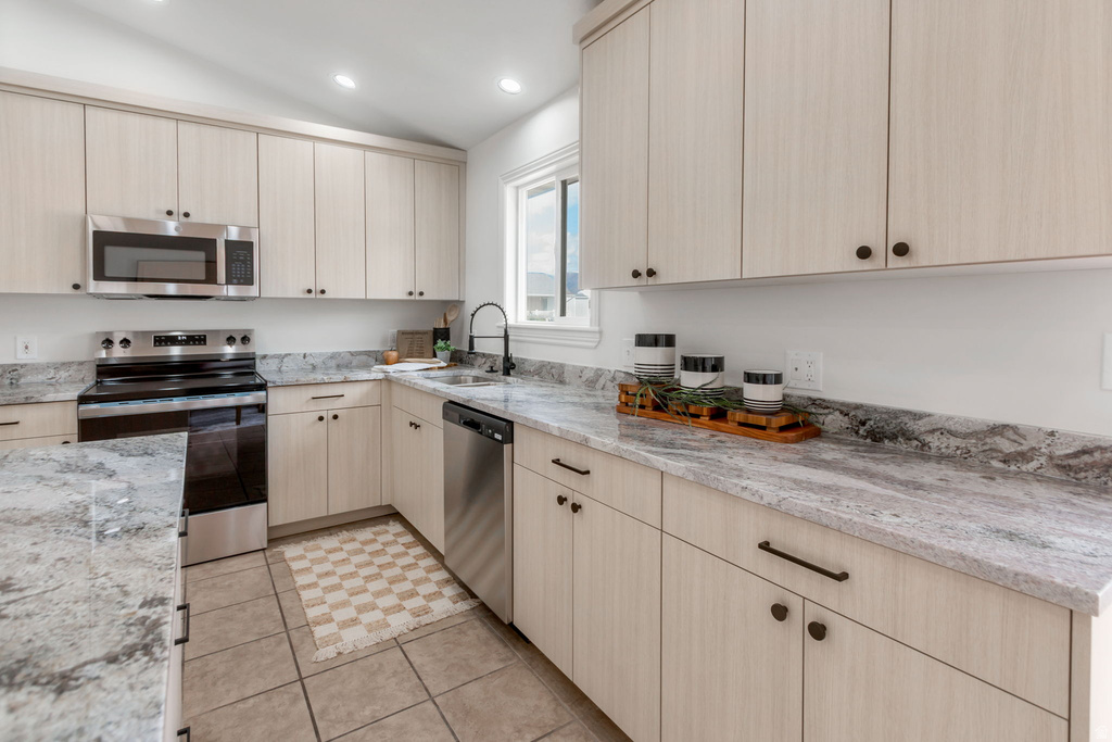 3283 S 1500 W Perry, UT 84302