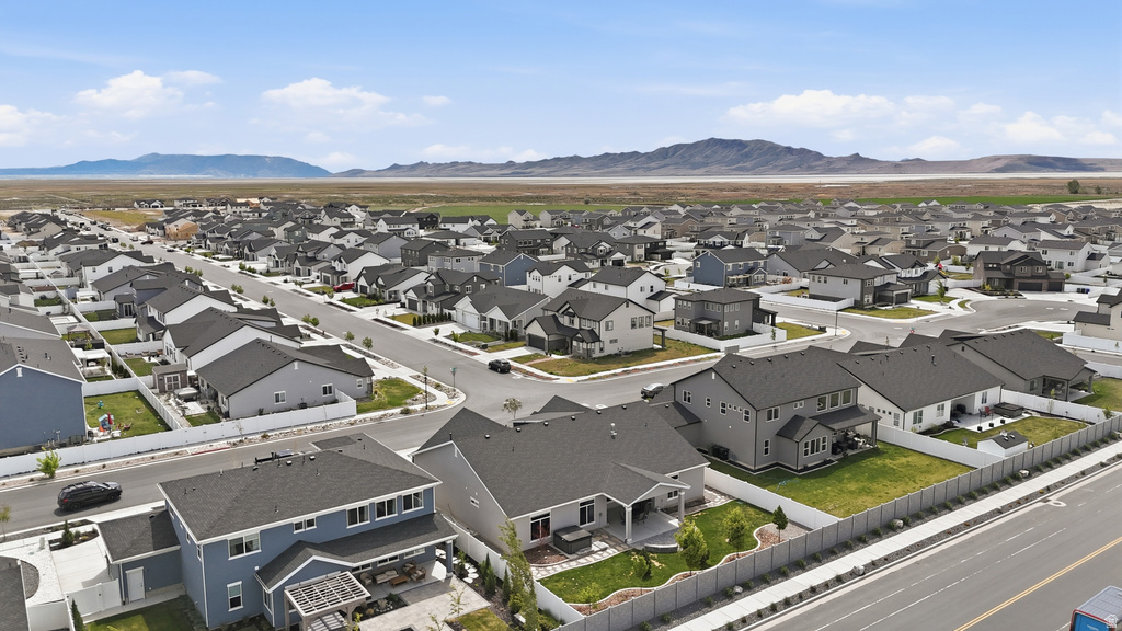 2448 W 3230 S Syracuse, UT 84075