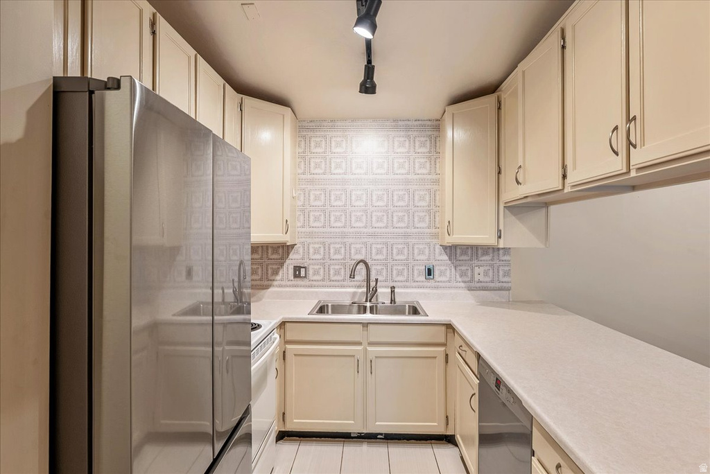 258 E NEW CENTURY LN #E Salt Lake City, UT 84115