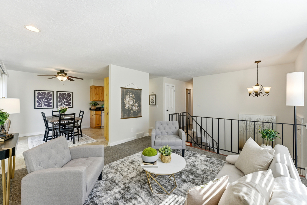 2326 W HEATHERGLEN DR Taylorsville, UT 84129