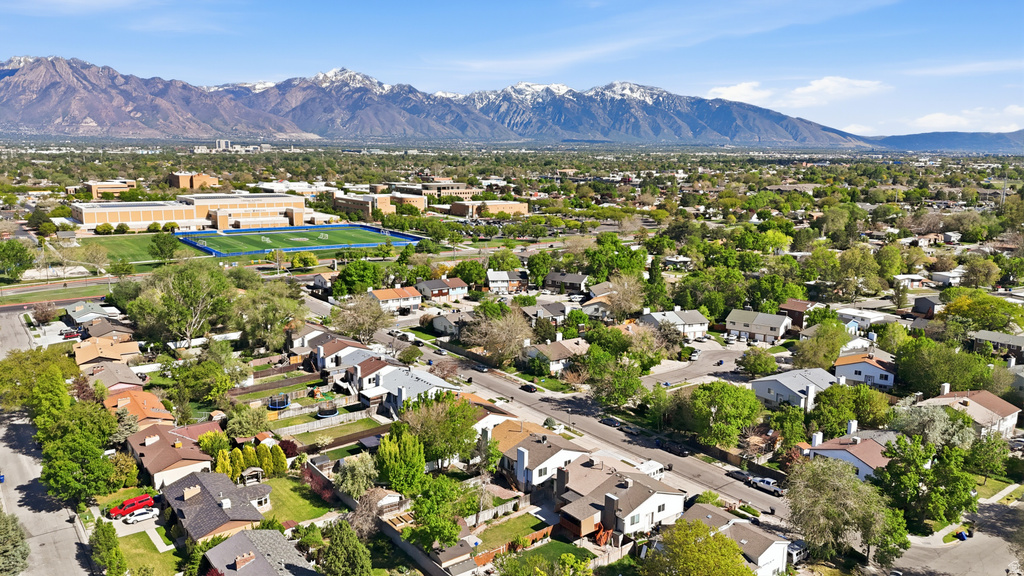 2326 W HEATHERGLEN DR Taylorsville, UT 84129