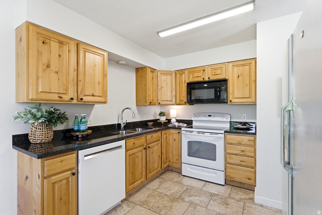 2326 W HEATHERGLEN DR Taylorsville, UT 84129