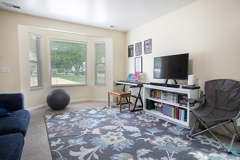 133 N PINGREE AVE Ogden, UT 84404