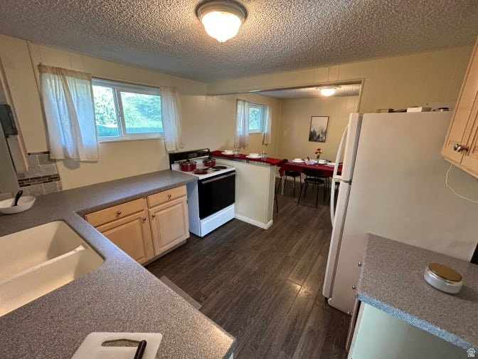 1766 E SOUTHWOODSIDE DR Holladay, UT 84124