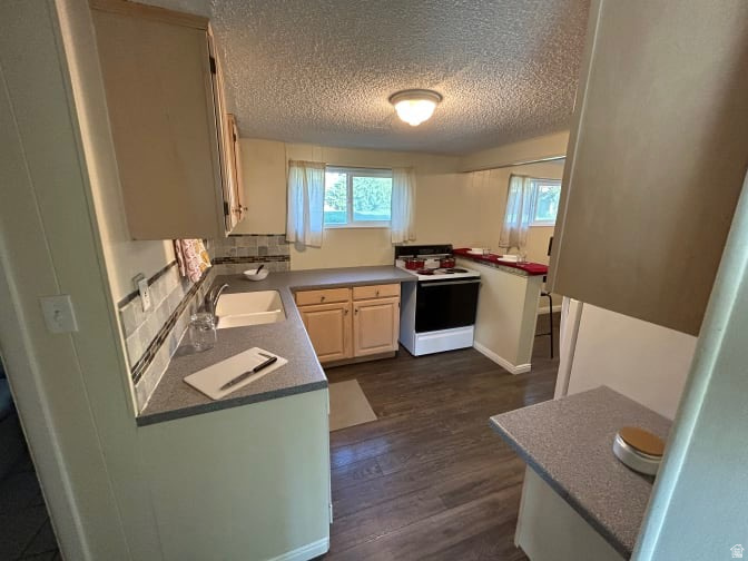 1766 E SOUTHWOODSIDE DR Holladay, UT 84124