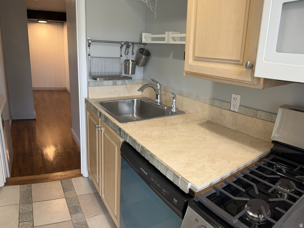 1766 E SOUTHWOODSIDE DR Holladay, UT 84124