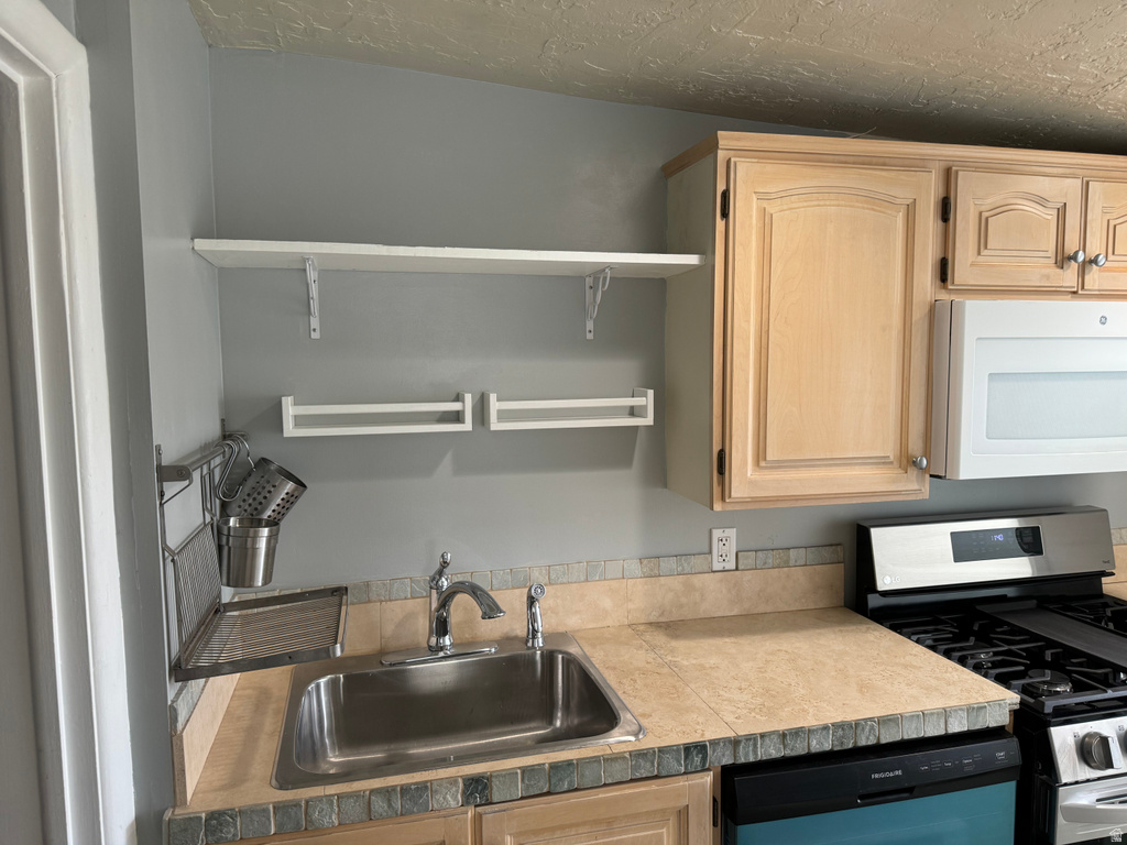 1766 E SOUTHWOODSIDE DR Holladay, UT 84124