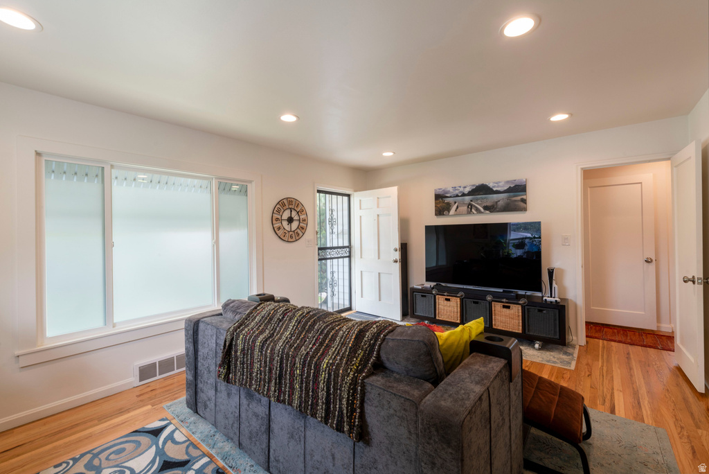 2011 S NEVADA ST Salt Lake City, UT 84108