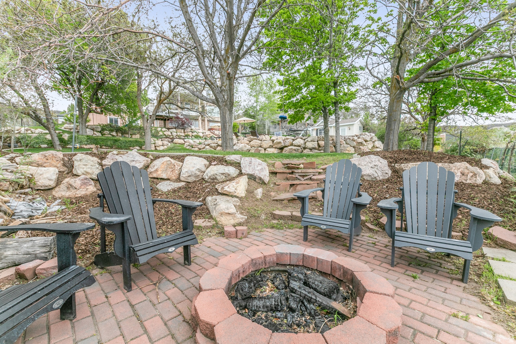 3864 S MONARCH DR Bountiful, UT 84010