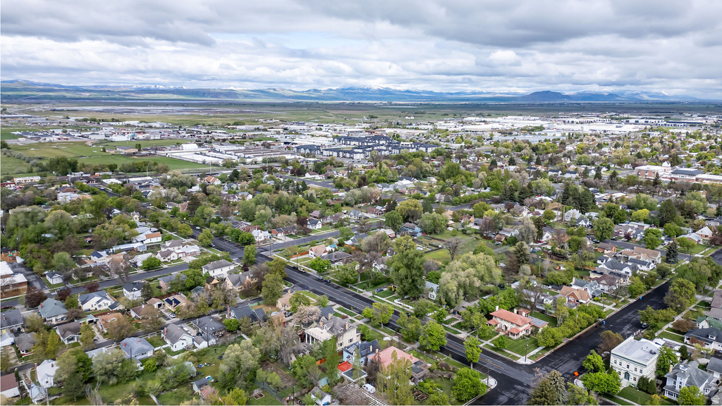 324 W CENTER ST Logan, UT 84321