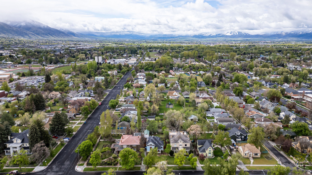 324 W CENTER ST Logan, UT 84321