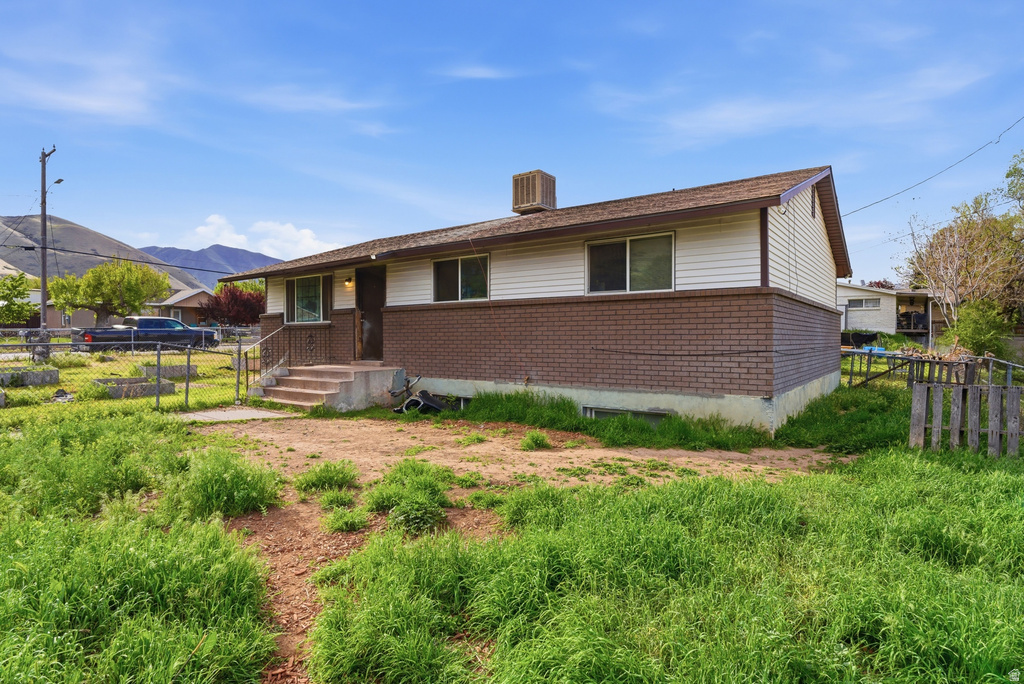 1290 E 100 S Springville, UT 84663