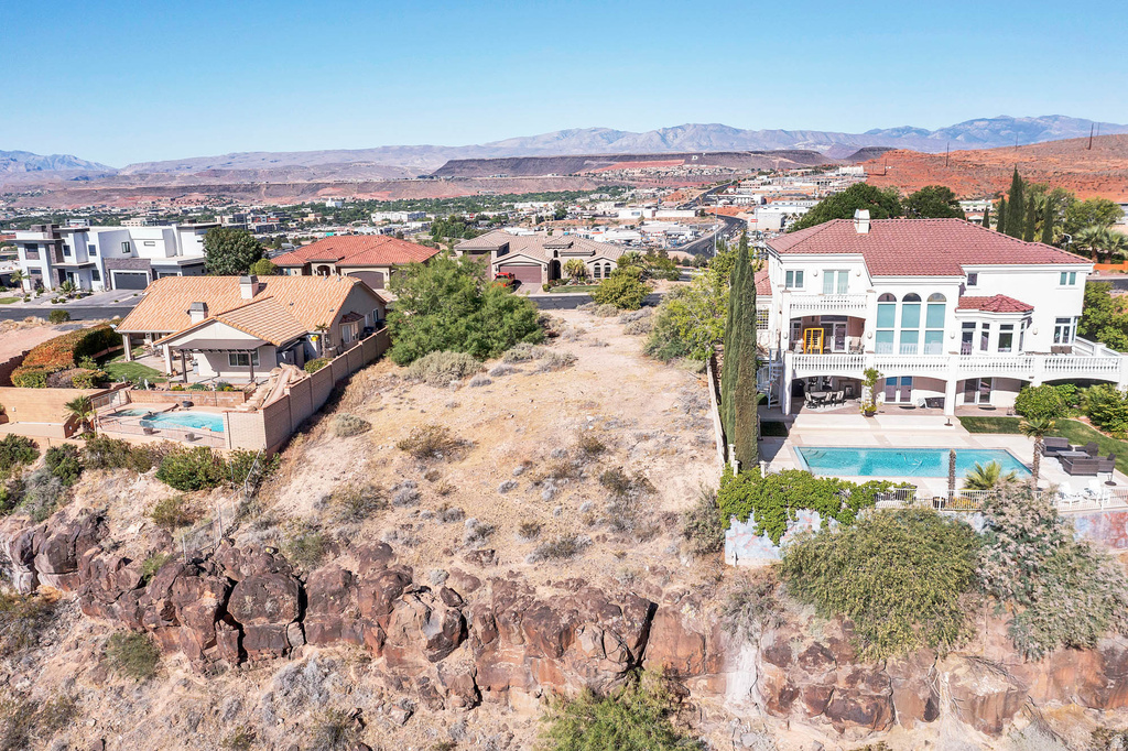 318  CREST LINE CIR St. George, UT 84790