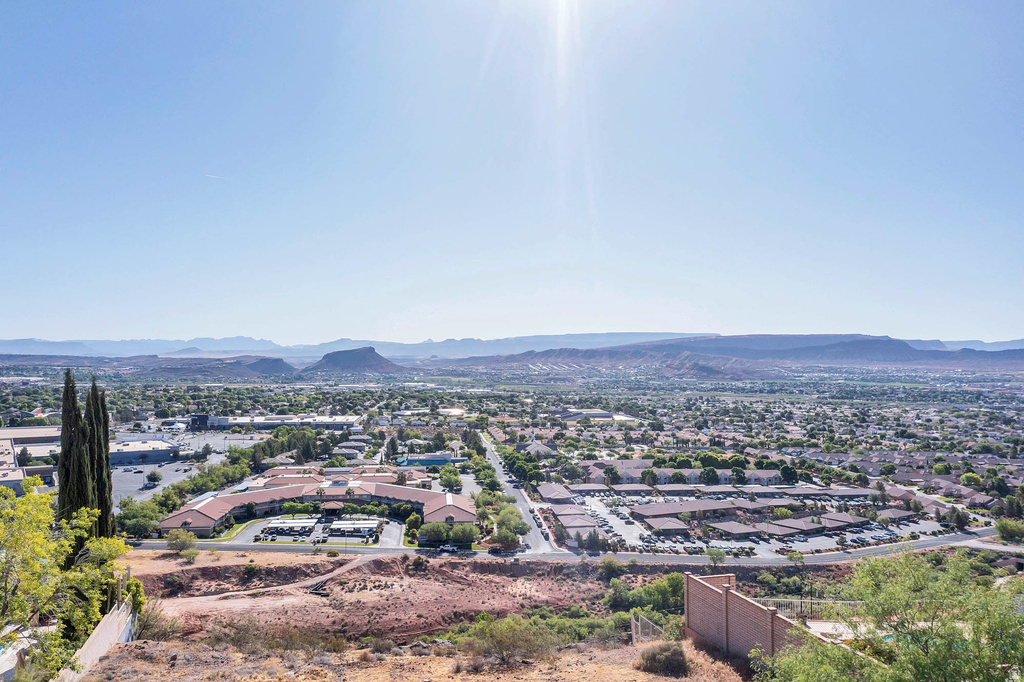 318  CREST LINE CIR St. George, UT 84790