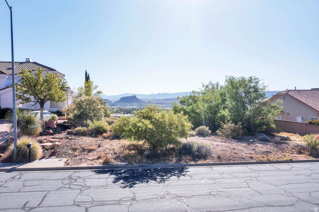 318  CREST LINE CIR St. George, UT 84790