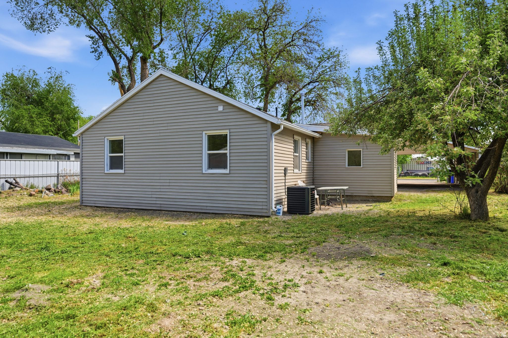 1614 W SUNSET AVE West Valley City, UT 84119